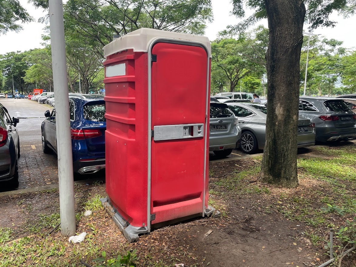 Portable toilet for rent in Singapore photo 3